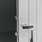 Zoom al sistema de cierre del Armario metálico de persiana Alt. 180cm